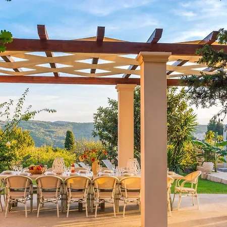 Victor By * Gardeládes