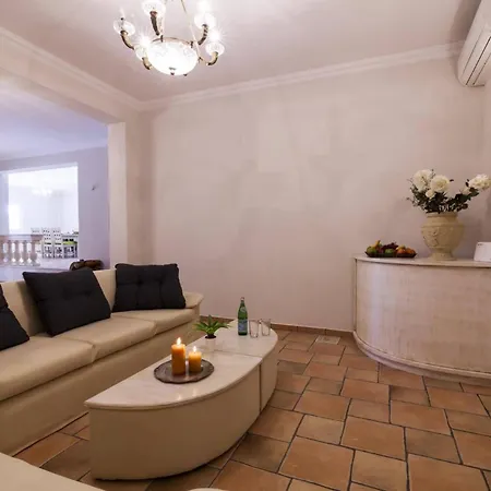 Victor By Villa Gardeládes